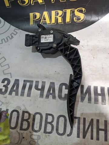 Педаль газу (акселератора) 13253781 GM