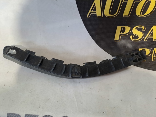 Кронштейн бампера заднього, правий 866143U000 HYUNDAI