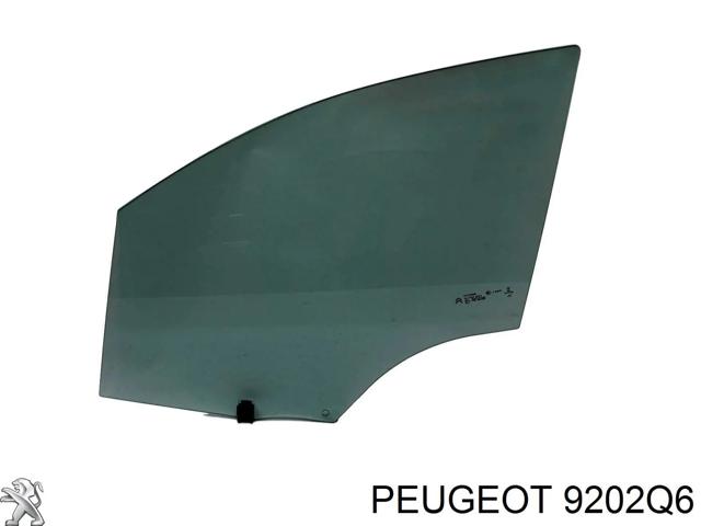 Скло передніх дверей, правих 9202Q6 PEUGEOT