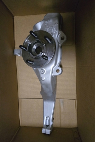 Цапфа поворотного кулака LR155543 LAND ROVER