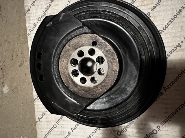 Демпферний шків колінвала 057105251T VAG