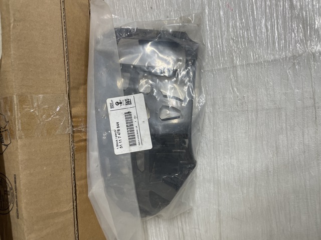 Направляюча переднього бампера, права 51117478844 BMW