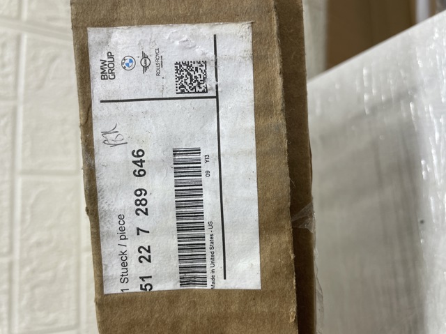 Молдинг опускного скла нижній, двері задньої, правої 51227289646 BMW
