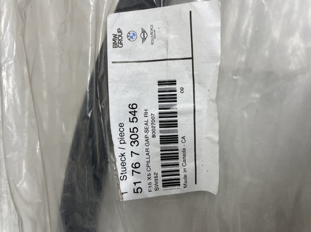 Ущільнювач дверей задніх, правих (на двері) 51767305546 BMW