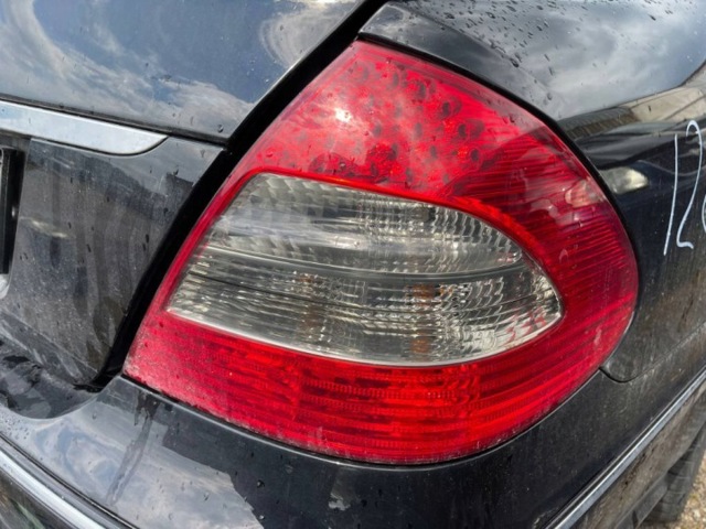 Задній правий стоп 2118202664 MERCEDES