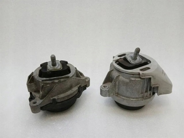 Права подушка мотора 2284818 BMW