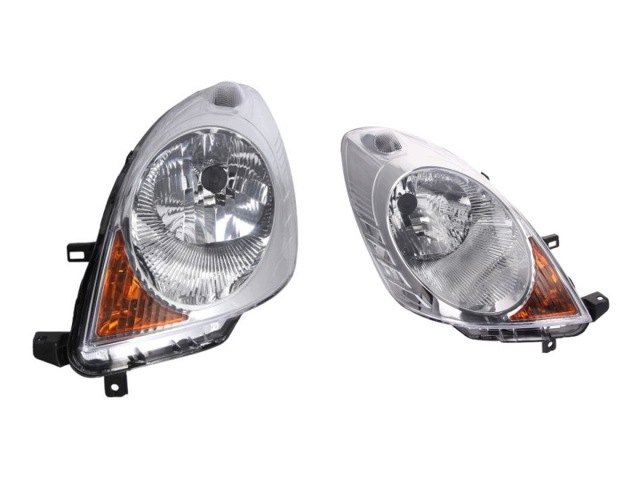 Фара правая 260109U10A NISSAN