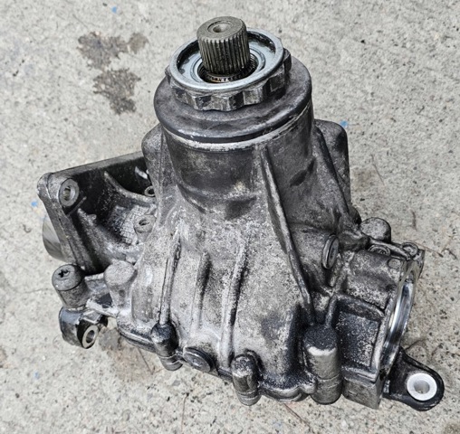Коробка роздавальна в зборі 27107646889 BMW