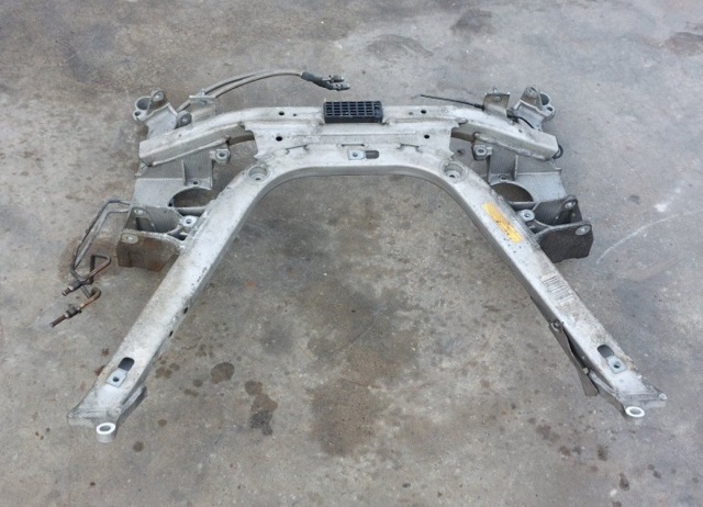 Передня балка 31116782457 BMW