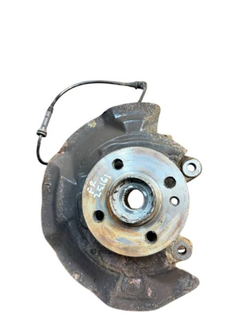 Кулак поворотний передній правий 31216779796 BMW