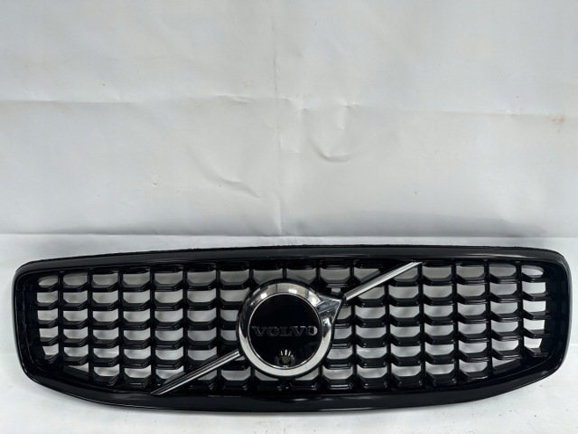 Решітка радіатора 32234065 VOLVO