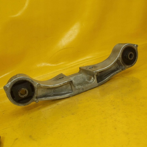 Траверса заднього редуктора, передня 41310AG040 SUBARU