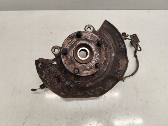 Кулак поворотний передній лівий 4321205090 TOYOTA