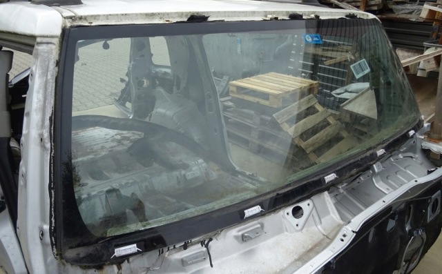 Переднє скло Toyota Fj Cruiser