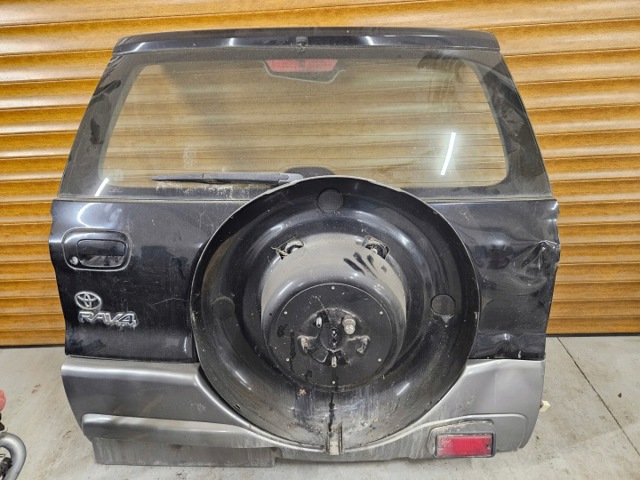 Задня ляда Toyota RAV4 2