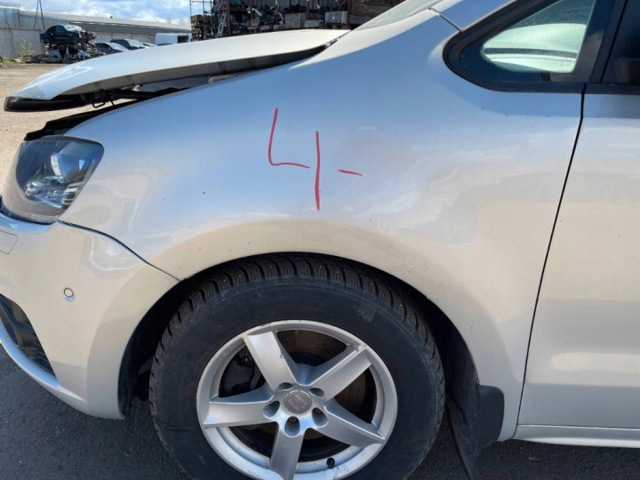 Бічна частина передня ліва 7N0821021A VAG