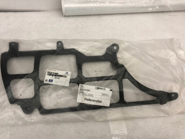 Кронштейн решітки радіатора 86535K4000 HYUNDAI