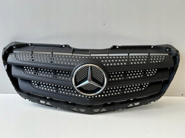 Решітка 9068800885 MERCEDES
