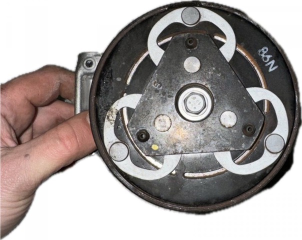 Компресор холодоагенту 926005689R RENAULT