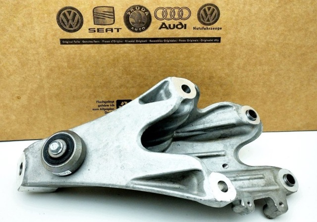 Кронштейн подушки (опори) двигуна, задньої 9J1199208C PORSCHE