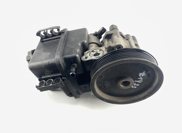 Насос рульового механізму A0064661501 MERCEDES
