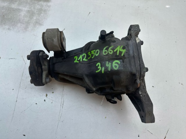 Кришка редуктора заднього A2043510308 MERCEDES