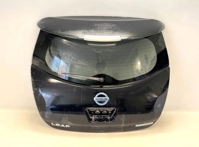 Двері багажника K010M3NAMB NISSAN