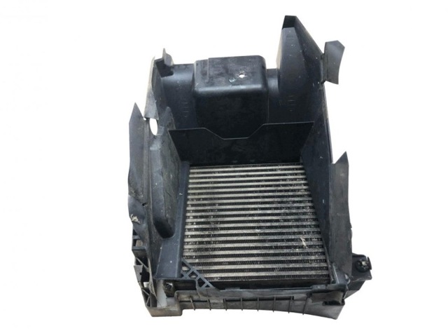 Радіатор інтеркулера LR036432 LAND ROVER