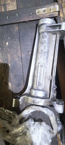 Опора підвісного підшипника передньої піввісі 02B409320C VAG
