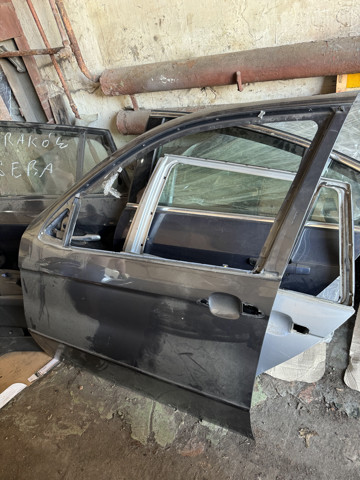 Водійські двері 41518256823 BMW