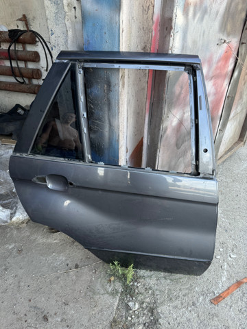 Двері пасажирські задні праві 41528256828 BMW