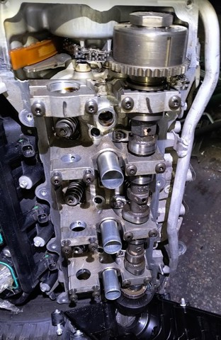 Головка блоку циліндрів (ГБЦ), права 68293288AA CHRYSLER
