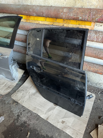 Двері пасажирські задні праві 7751473734 RENAULT