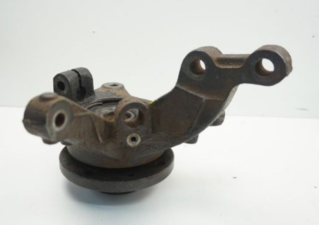Кулак поворотний передній правий 8200171678 RENAULT