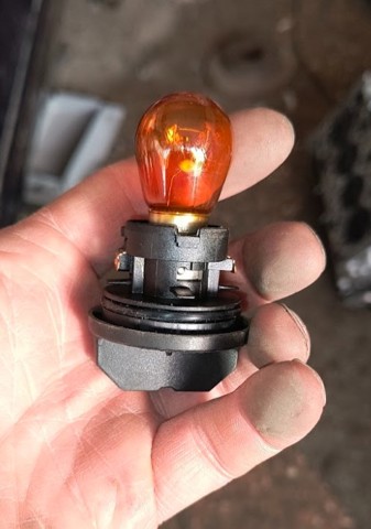 Патрон фари A0018261982 MERCEDES