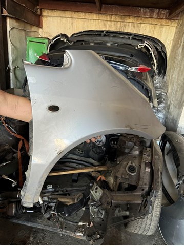 Переднє праве крило A1688800418 MERCEDES