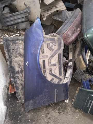 Переднє праве крило A2038800218 MERCEDES