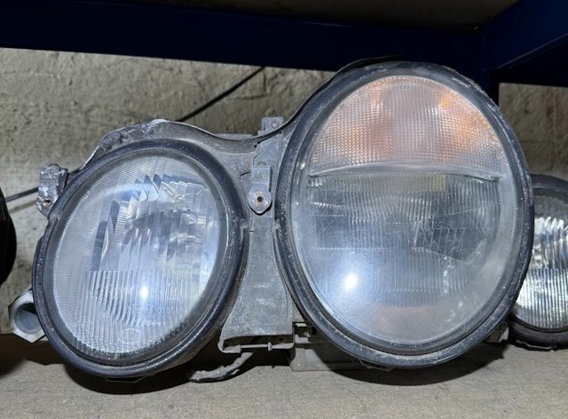 Фара дальнього світла в зборі A2088200761 MERCEDES