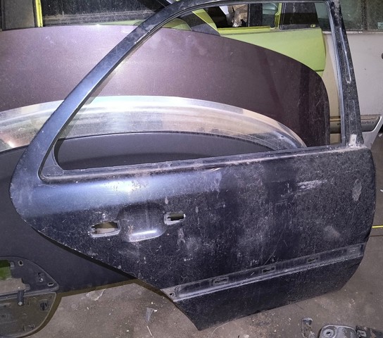 Двері задні в зборі A2107302405 MERCEDES