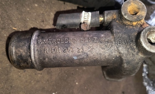 Фланець системи охолодження (трійник) A6012032331 MERCEDES