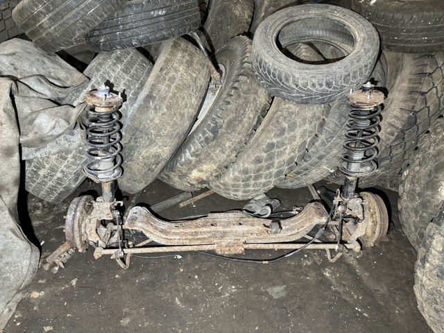 Цапфа - поворотний кулак задній, лівий C100261B0 MAZDA