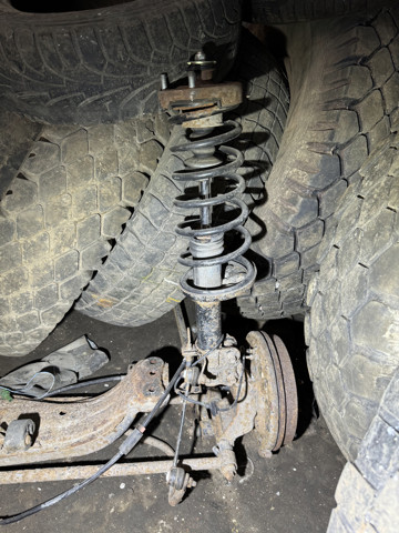 Амортизатор задній, правий C10028700B MAZDA