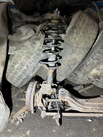 Амортизатор задній, лівий C10028900B MAZDA