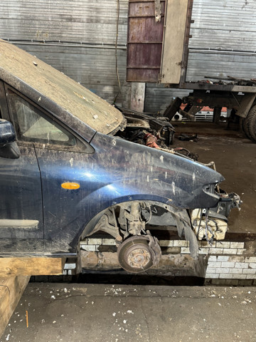 Переднє праве крило C10052111H MAZDA
