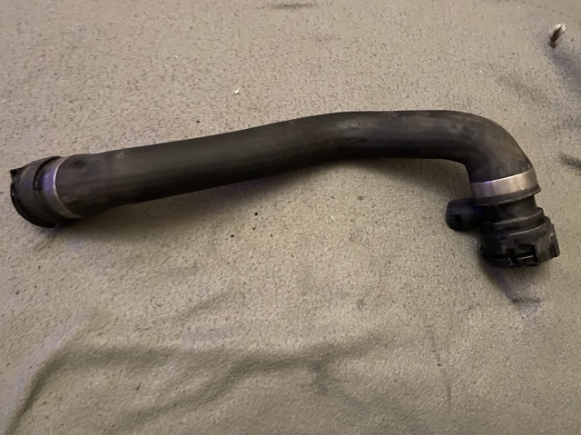 Шланг/патрубок радіатора охолодження, нижній 11531705224 BMW