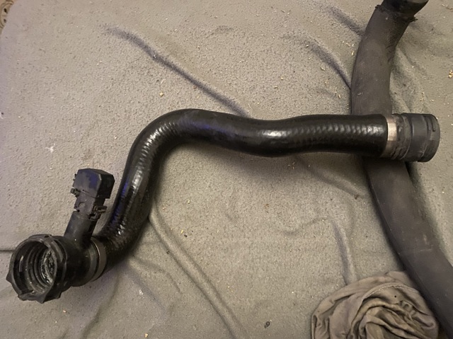 Шланг/патрубок радіатора охолодження, нижній 11531711322 BMW