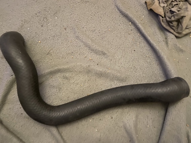 Шланг/патрубок радіатора охолодження, нижній 11531741409 BMW