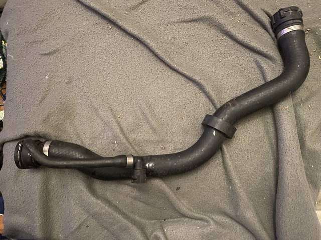 Шланг/патрубок радіатора охолодження, верхній 11533401058 BMW