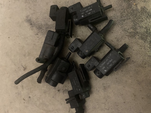 Клапан соленоїд регулювання заслонки EGR 1742712 BMW