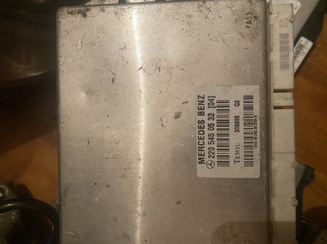 Блок управління пневмопідвіскою 2205450532 MERCEDES